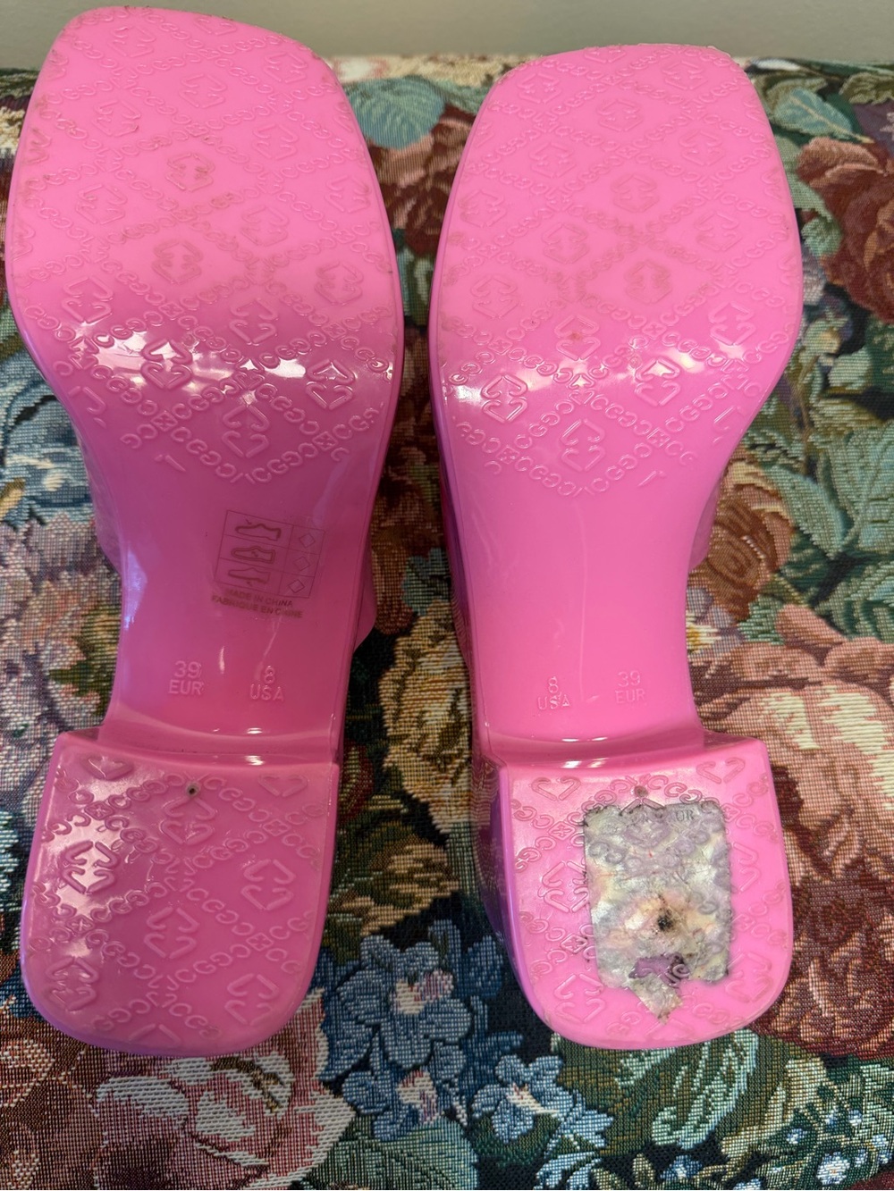 Jeffrey Campbell Bubblegum Patent Slide Mules - Picture 8 of 9